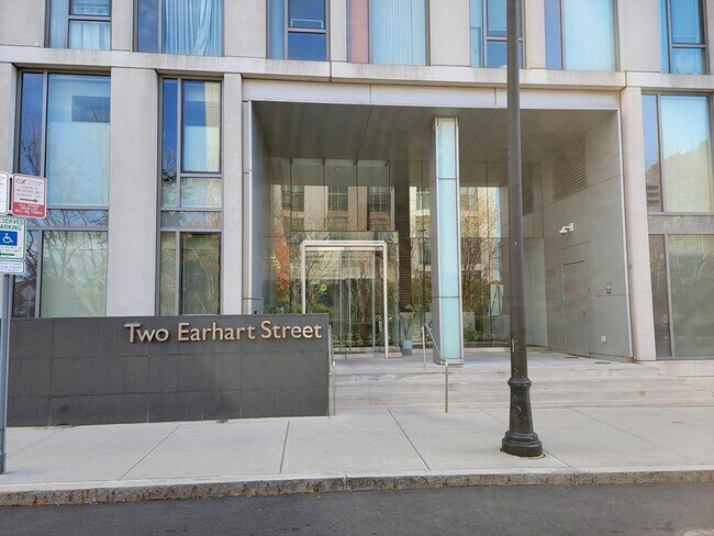 2 Earhart St, Unit 319 in Cambridge, MA - Building Photo - Building Photo