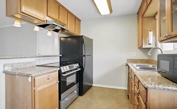 6333 College Grove Way in San Diego, CA - Building Photo - Building Photo