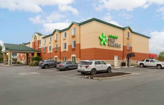 Furnished Studio-Findlay - Tiffin Avenue in Findlay, OH - Foto de edificio - Building Photo