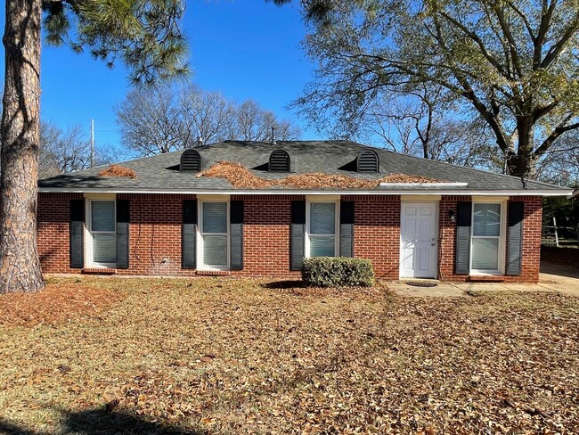 528 Lawndale Ln in Montgomery, AL - Building Photo - Building Photo