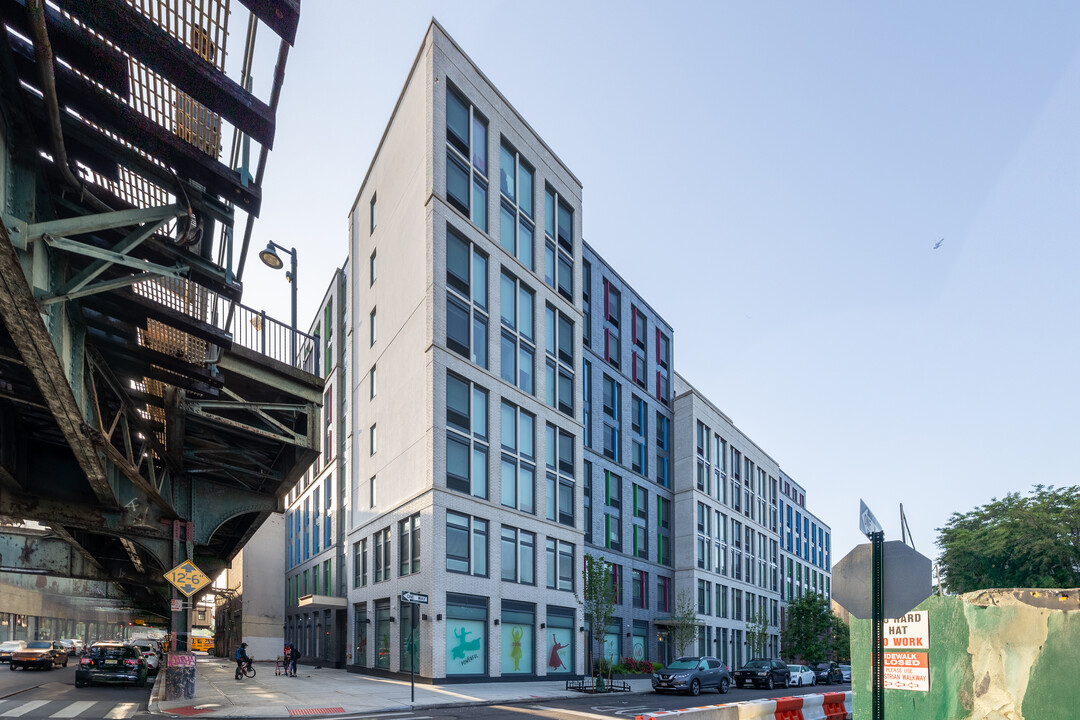 Simba Simbi Seniors in Brooklyn, NY - Foto de edificio