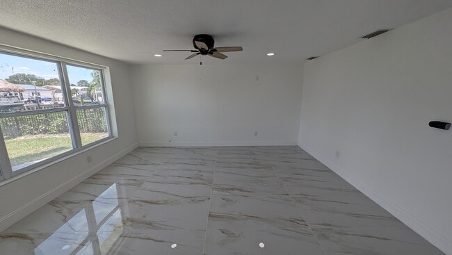 2164 Edythe Dr in Dunedin, FL - Building Photo - Building Photo