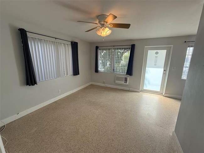2431 NE 18th St in Pompano Beach, FL - Foto de edificio - Building Photo