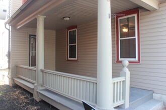 66 Front St in Lititz, PA - Foto de edificio - Building Photo