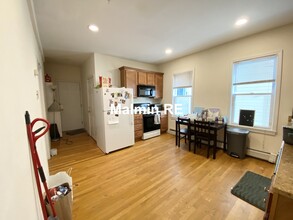 143 Hillside St, Unit 1 in Boston, MA - Building Photo - Building Photo