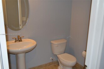 5228 SW 77th Way in Davie, FL - Building Photo - Building Photo