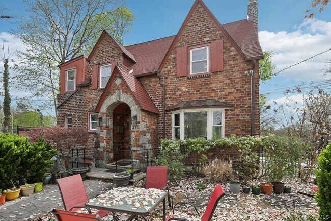 375 Hawthorne Terrace in Mount Vernon, NY - Building Photo - Building Photo