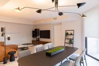 301 Altara Ave in Coral Gables, FL - Building Photo - Building Photo