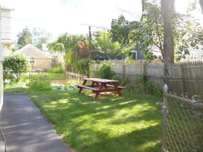 29 Roxbury St, Unit 2 in Worcester, MA - Building Photo - Building Photo