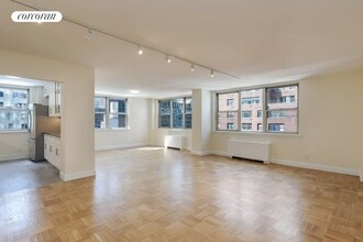 200 E 58th St in New York, NY - Building Photo - Building Photo