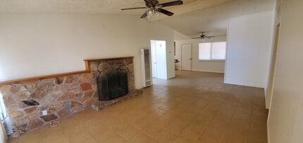 22616 Sitting Bull Rd in Apple Valley, CA - Building Photo - Building Photo
