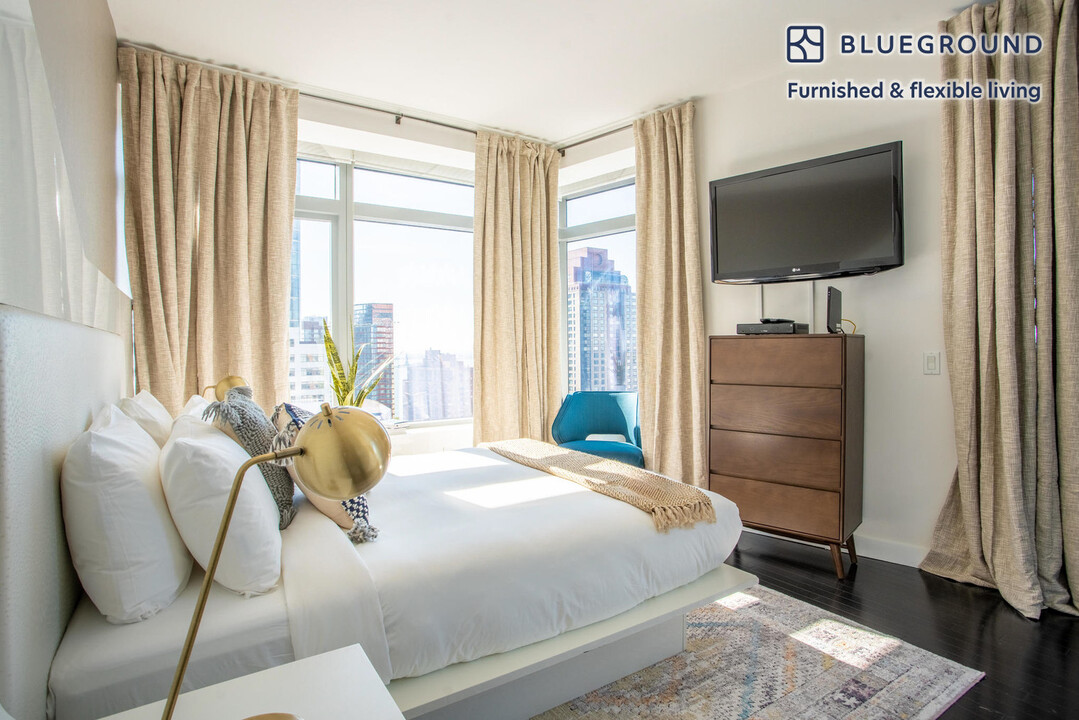 123 Washington St in New York, NY - Building Photo