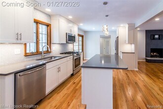 31419 Sleepy Hollow Ln in Beverly Hills, MI - Building Photo - Building Photo