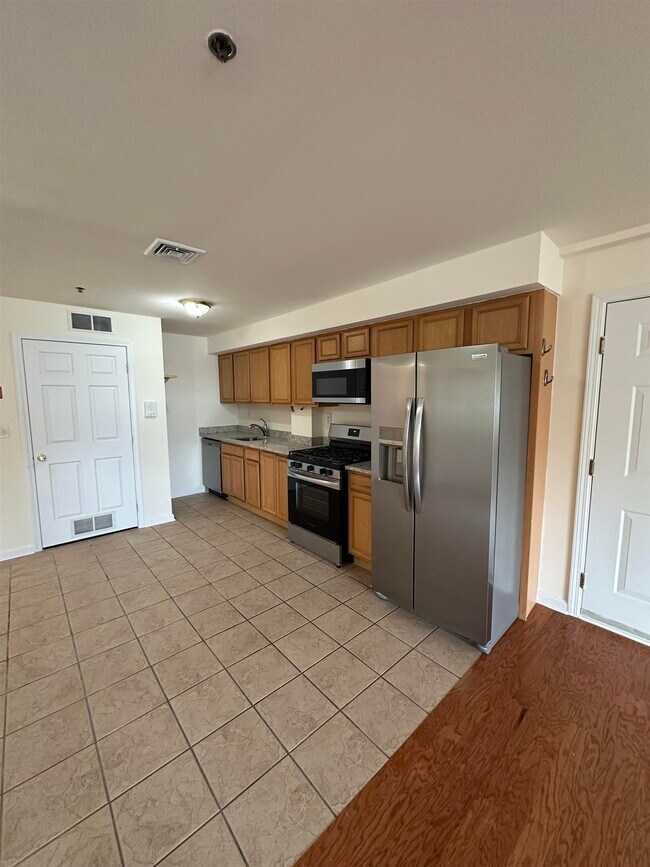 1031 Clinton St in Hoboken, NJ - Building Photo - Building Photo