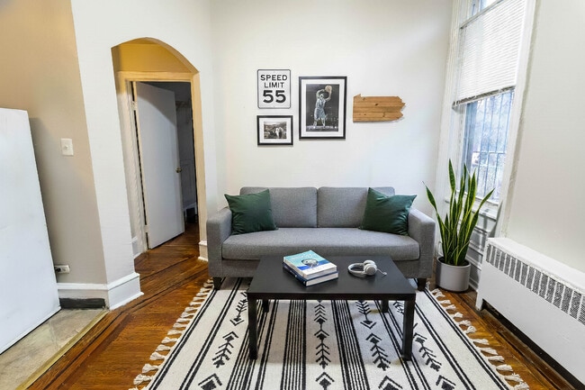 4328 Osage Ave, Unit 1M in Philadelphia, PA - Foto de edificio - Building Photo