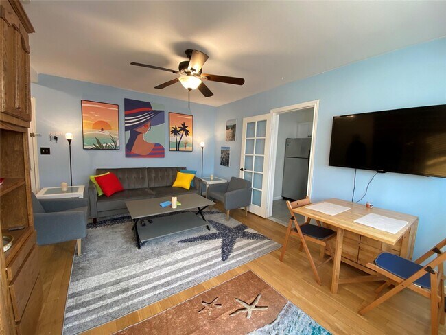 255 W Broadway in Long Beach, NY - Building Photo - Building Photo