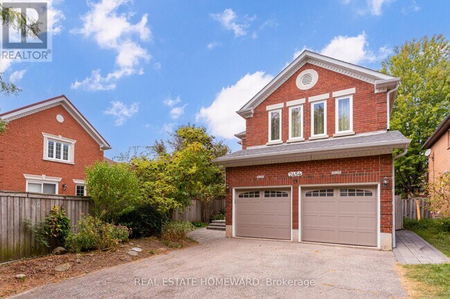 2454 Willowburne Dr in Mississauga, ON - Building Photo - Building Photo