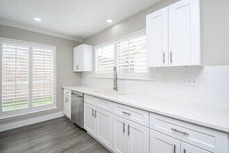 15807 Los Altos Dr in Houston, TX - Building Photo - Building Photo