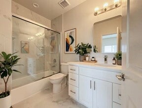 300 W Foothill Blvd in Azusa, CA - Building Photo - Building Photo