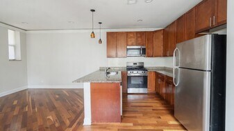 2038 W Touhy Ave, Unit 2 in Chicago, IL - Building Photo