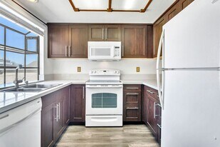 8878 Regents Rd in San Diego, CA - Building Photo