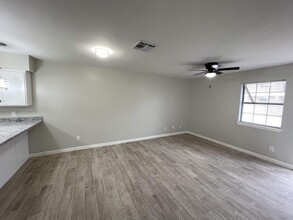 3001 E Price St, Unit 12 in Laredo, TX - Building Photo - Building Photo