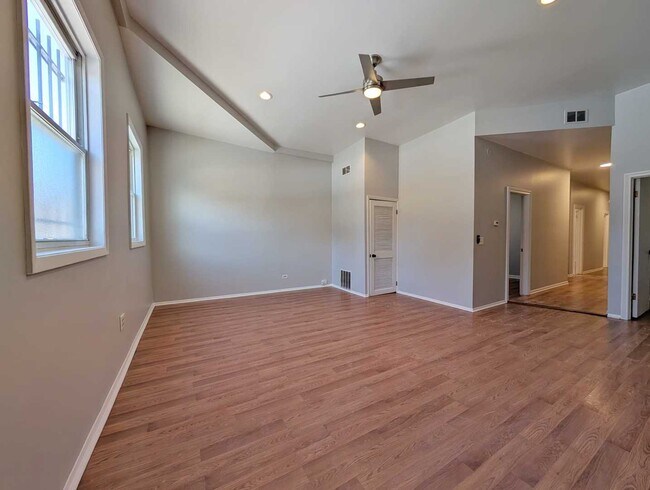 1825 N Kedzie Ave in Chicago, IL - Building Photo - Building Photo