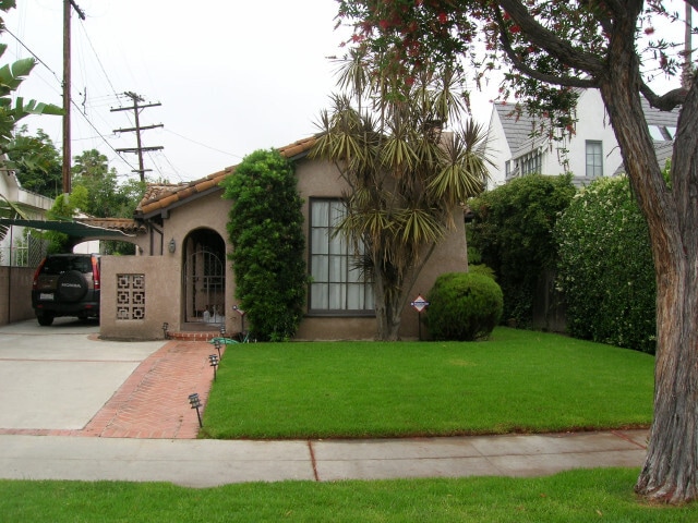 property at 8549 Clifton Wy