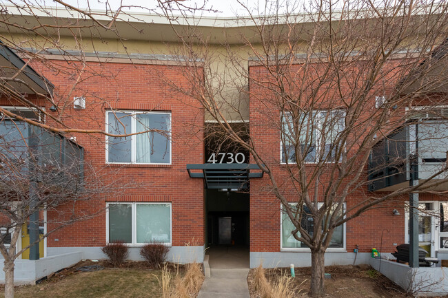 4730 Holiday Dr in Boulder, CO - Foto de edificio - Building Photo