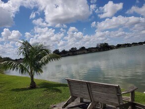 1st month $995 & SD $995 w/ approved credit in Pompano Beach, FL - Building Photo - Building Photo