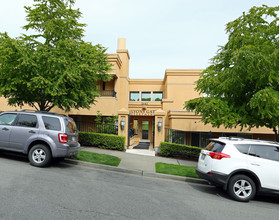 Lyons Gate Apartments in Seattle, WA - Building Photo - Building Photo