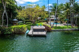 8845 School House Rd in Coral Gables, FL - Building Photo