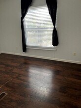 732 Hidden Oaks Dr in Elgin, TX - Building Photo - Building Photo