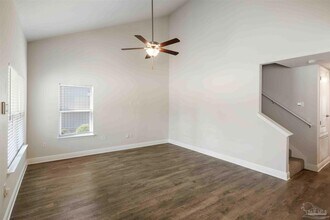 6263 Cardinal Cove Ln in Pensacola, FL - Foto de edificio - Building Photo