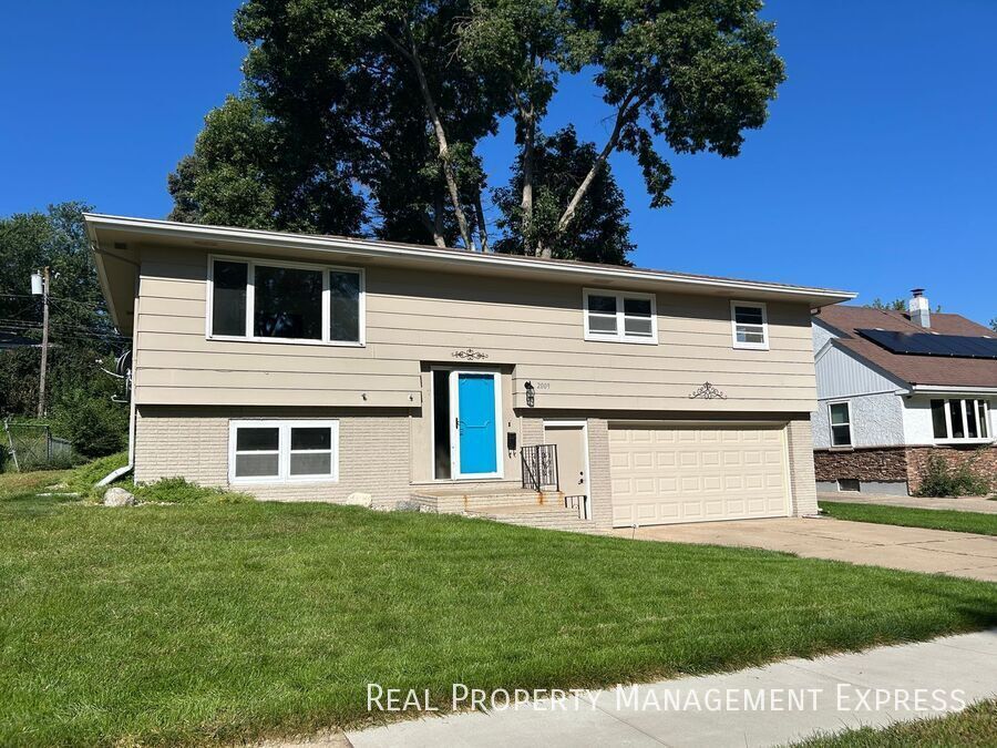 3 Bedroom Home 1.5 Bath for Rent in Sioux Falls, SD - Building Photo