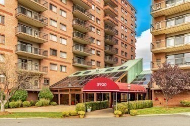 3920 Mystic Valley Pky, Unit 806 in Medford, MA - Foto de edificio - Building Photo