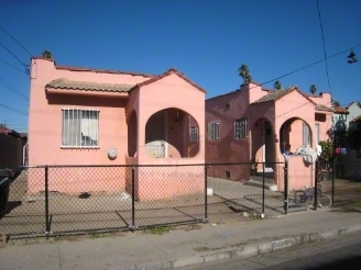 836 W 82nd St in Los Angeles, CA - Building Photo