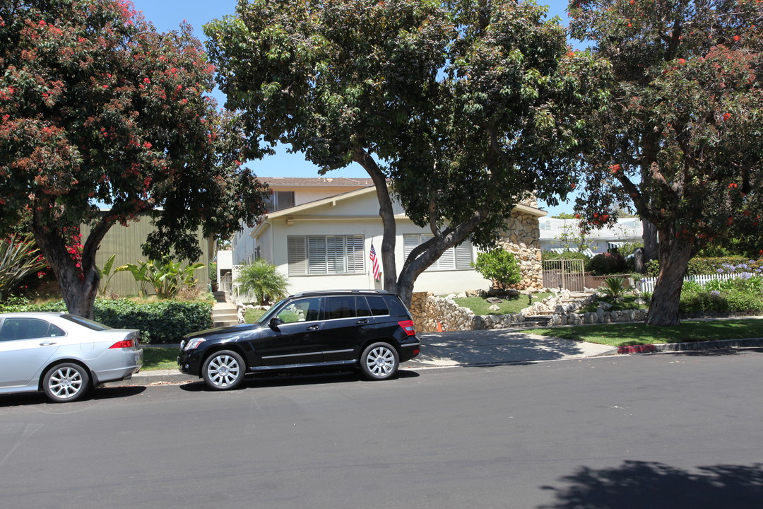 725 9th St in Santa Monica, CA - Building Photo