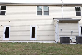 2555 Piering Dr in Stonecrest, GA - Building Photo - Building Photo
