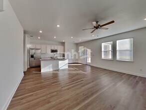 37915 Dusty Saddle Ln in Zephyrhills, FL - Foto de edificio - Building Photo