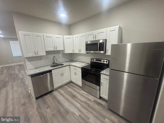 1204 W Erie Ave in Philadelphia, PA - Building Photo - Building Photo