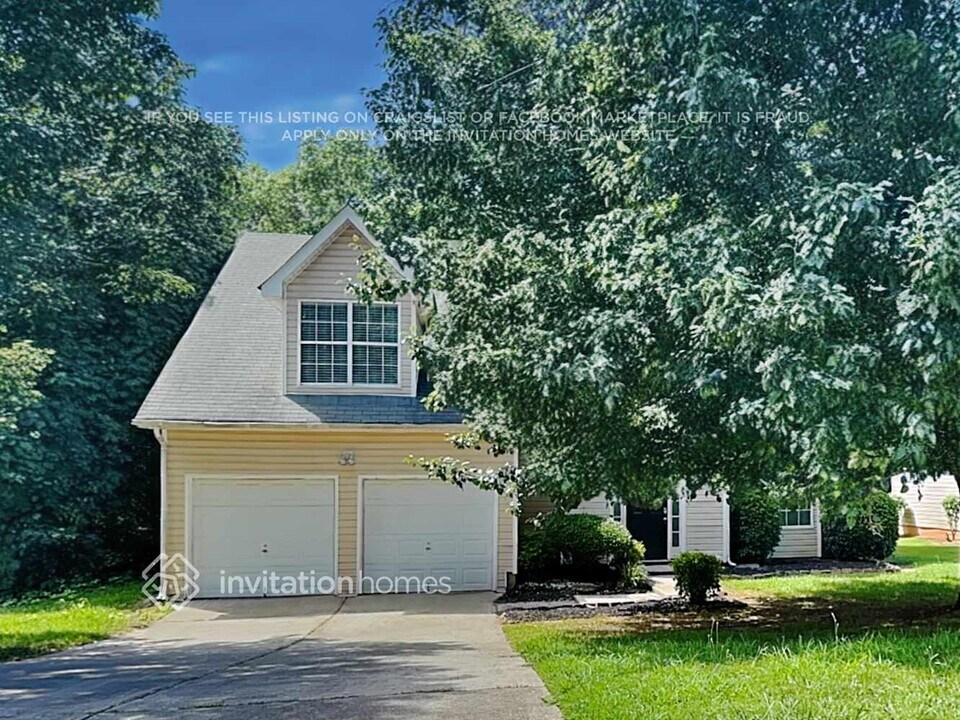 438 Pecan Wood Cir in Fairburn, GA - Building Photo