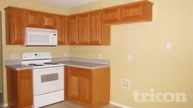 1377 Meadowbrook Ln in Crowley, TX - Foto de edificio - Building Photo