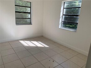2206 SW 5th St in Fort Lauderdale, FL - Foto de edificio - Building Photo