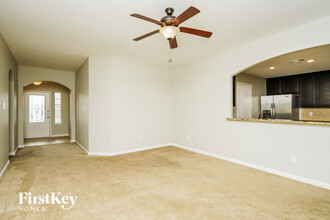300 Springtree St in Denton, TX - Building Photo - Building Photo