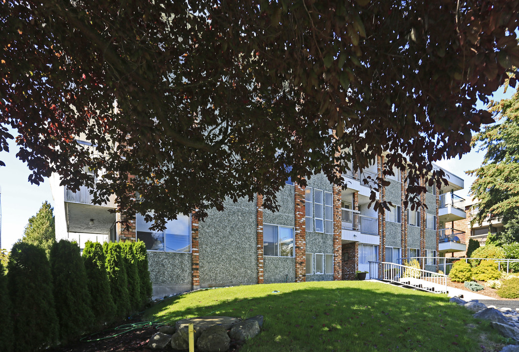 The Barclay in White Rock, BC - Building Photo