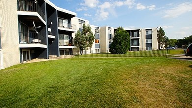 River Park Crossing in Fridley, MN - Building Photo - Building Photo