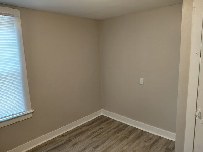 2467 S Burrell St 6 unit