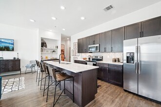 The Village at Rayzor Ranch in Denton, TX - Foto de edificio - Building Photo