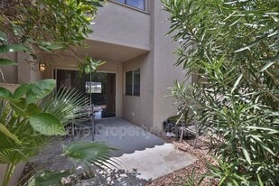 4201 E Camelback Rd in Phoenix, AZ - Building Photo
